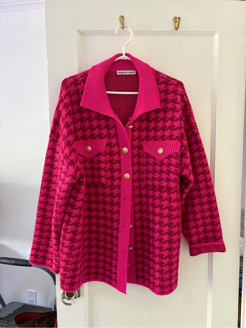Franklin & Daisy Pink Houndstooth Button-Up Cardigan
